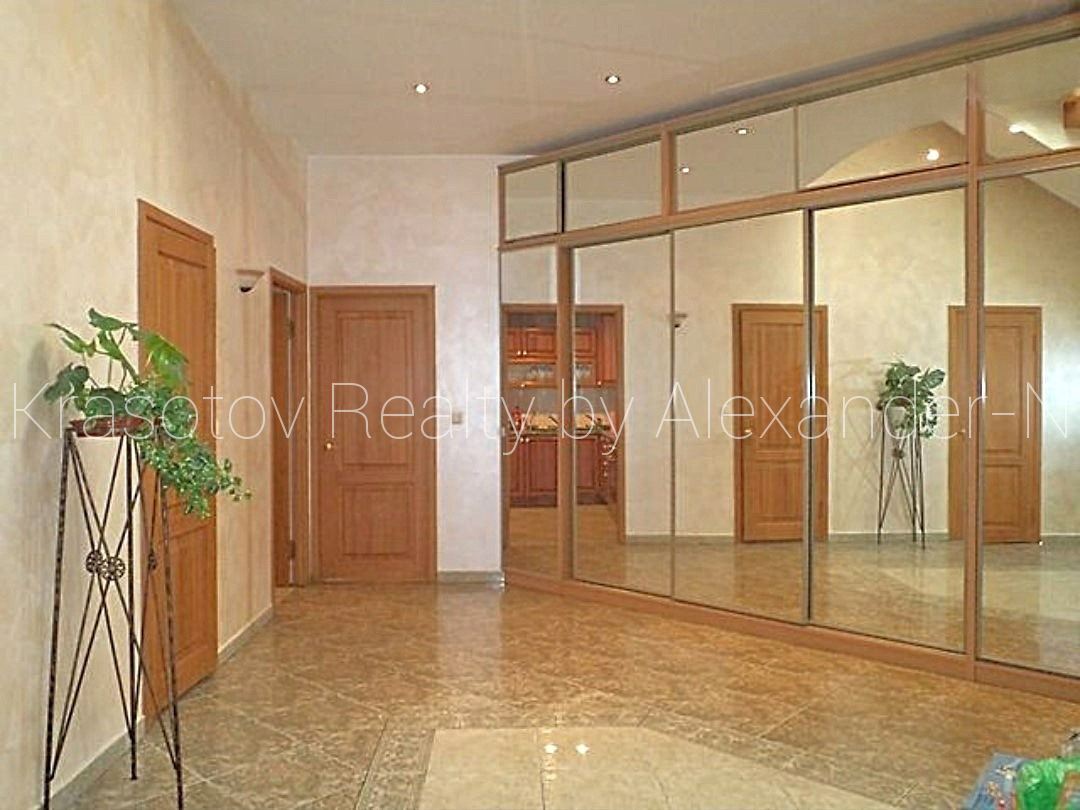 продажа многокомнатной квартиры номер A-173098 в Приморском районе, фото номер 33
